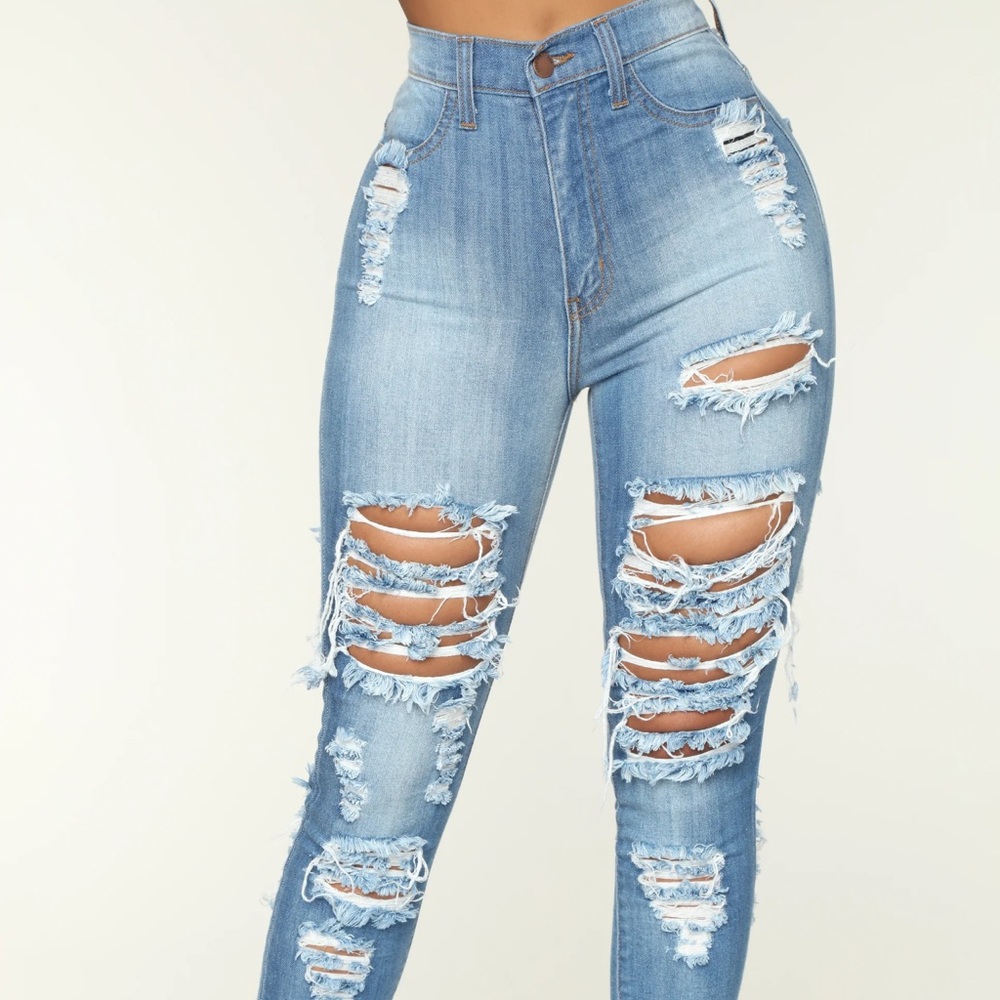 DISTRESSED JEANS